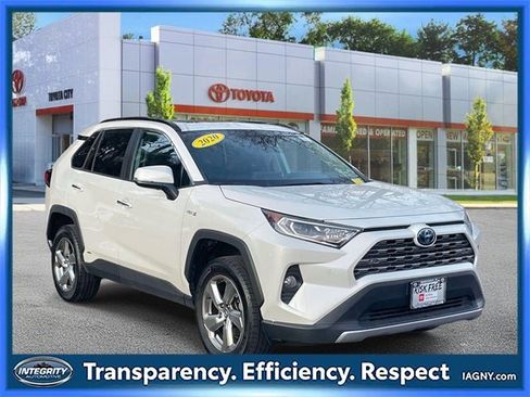 Used 2020 Toyota RAV4 Limited image 1