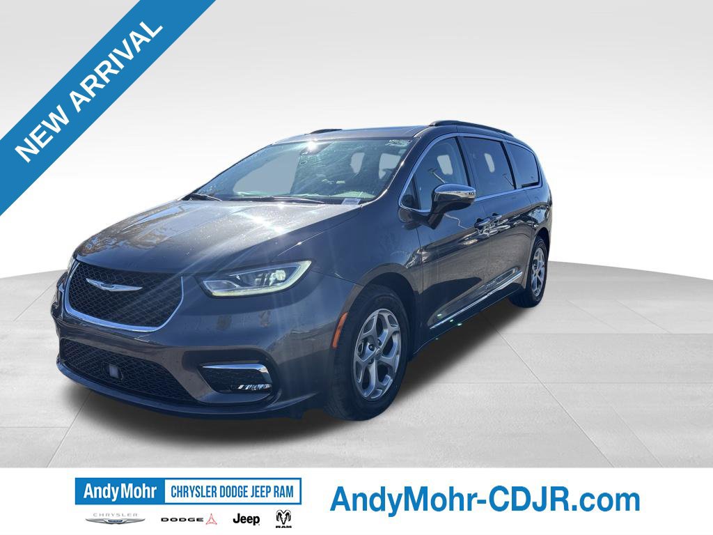 Used 2023 Chrysler Pacifica Limited FWD image 3