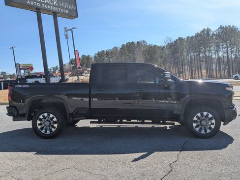 Used 2024 Chevrolet Silverado 2500 Custom w/ Custom Value Package image 4