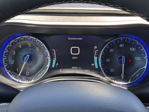 Used 2024 Chrysler Pacifica Touring-L FWD image 21