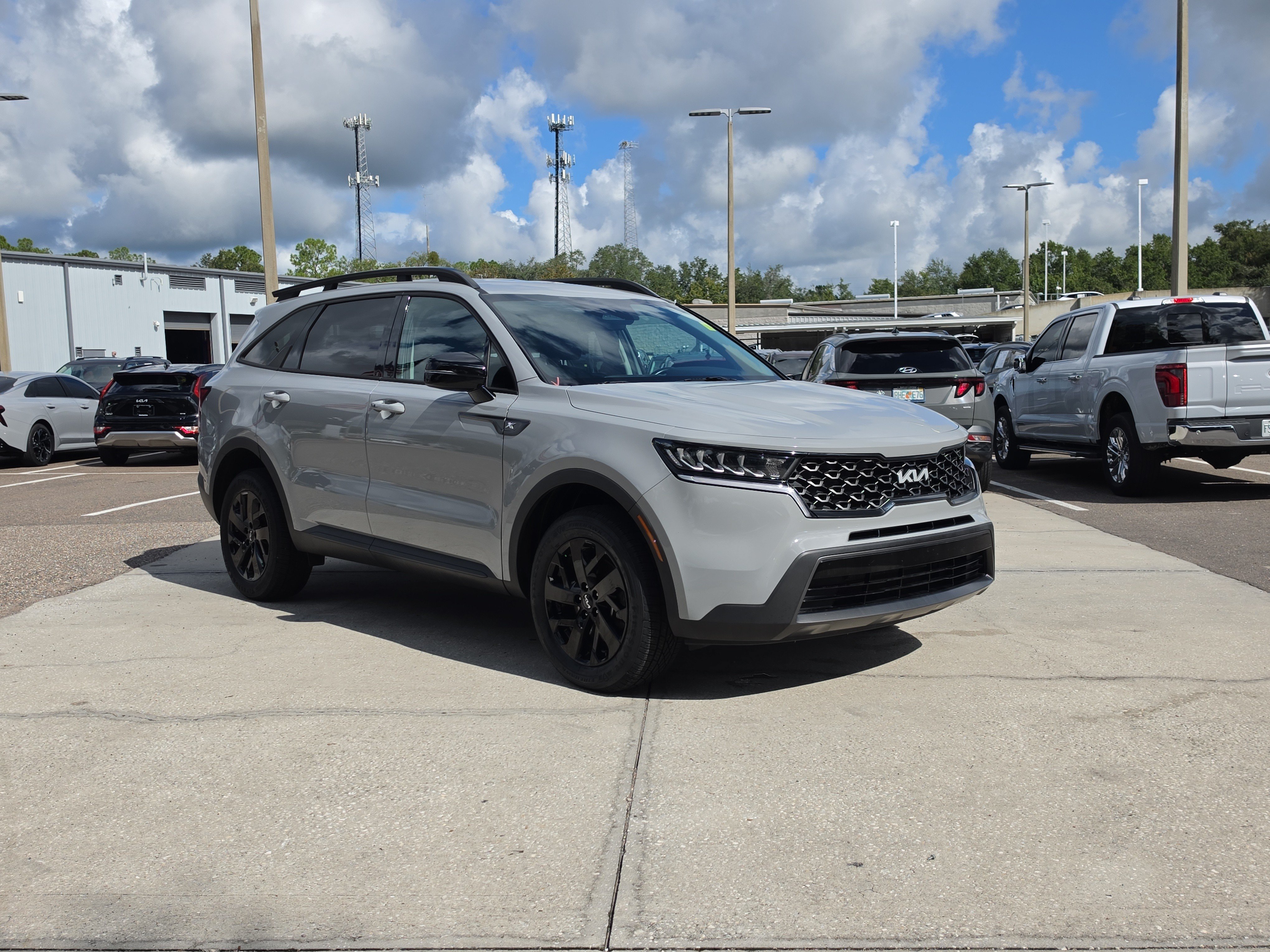 Certified 2023 Kia Sorento S AWD/4WD image 2