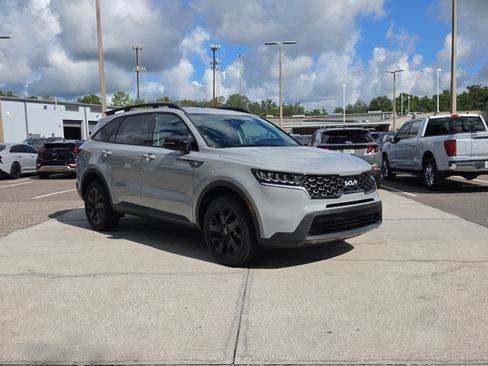 Used 2023 Kia Sorento S AWD/4WD image 2