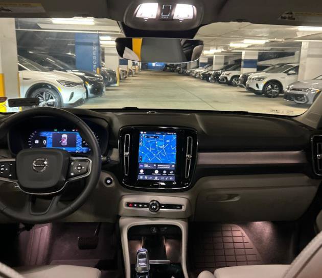 Used 2024 Volvo XC40 B5 Plus w/ Protection Package Premier AWD/4WD image 4