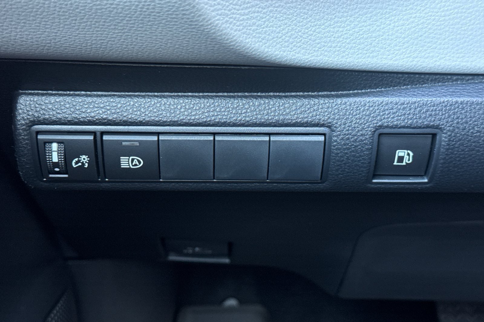 New 2026 Toyota Corolla LE w/ LE Premium Package FWD image 29