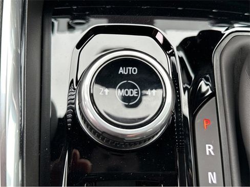 New 2025 GMC Canyon Elevation w/ Convenience Package image 26