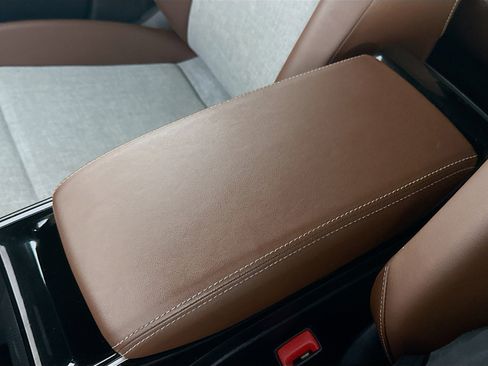 Used 2023 Volkswagen ID.4 Pro image 18