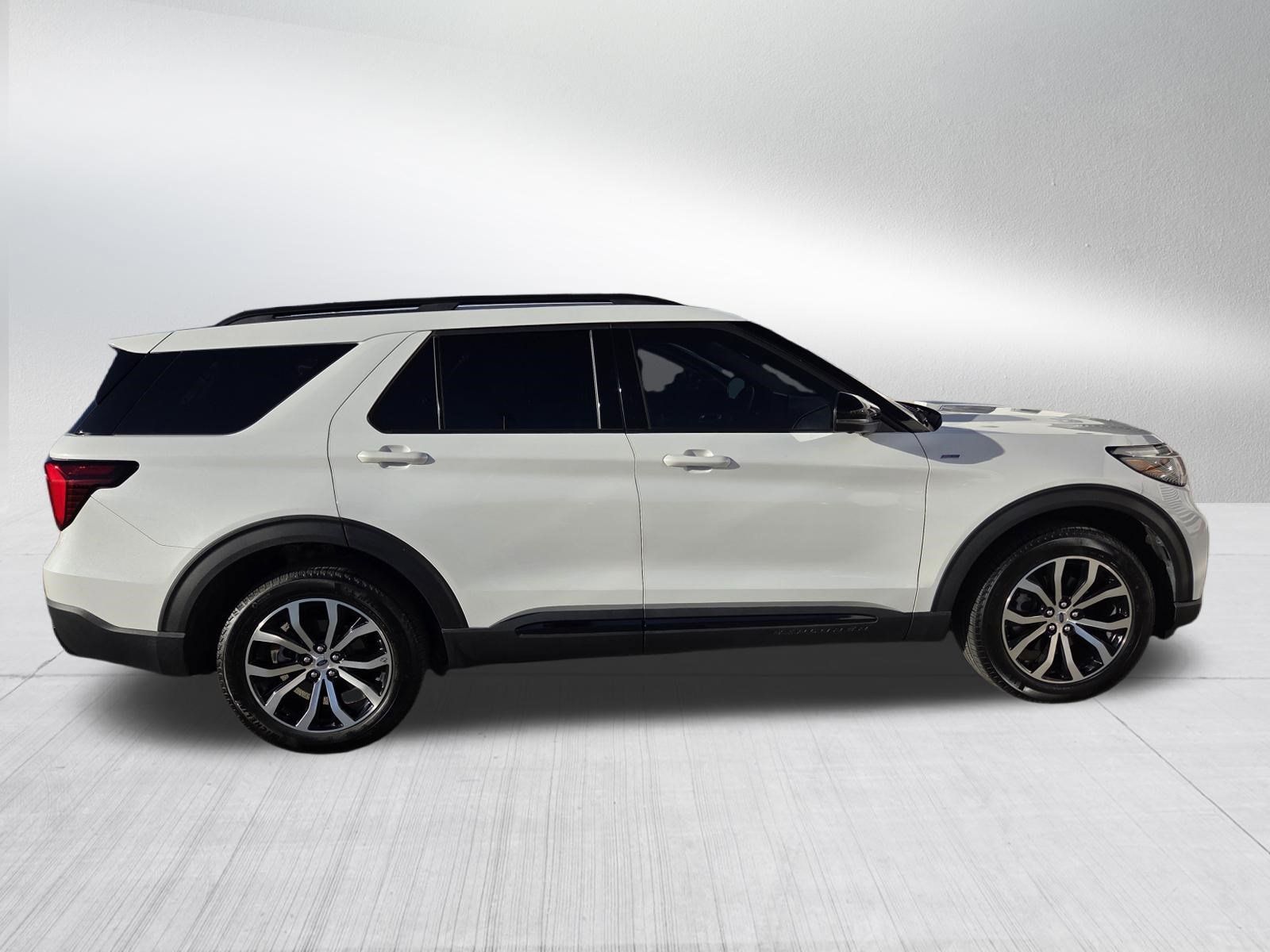 Used 2025 Ford Explorer ST-Line AWD/4WD image 8