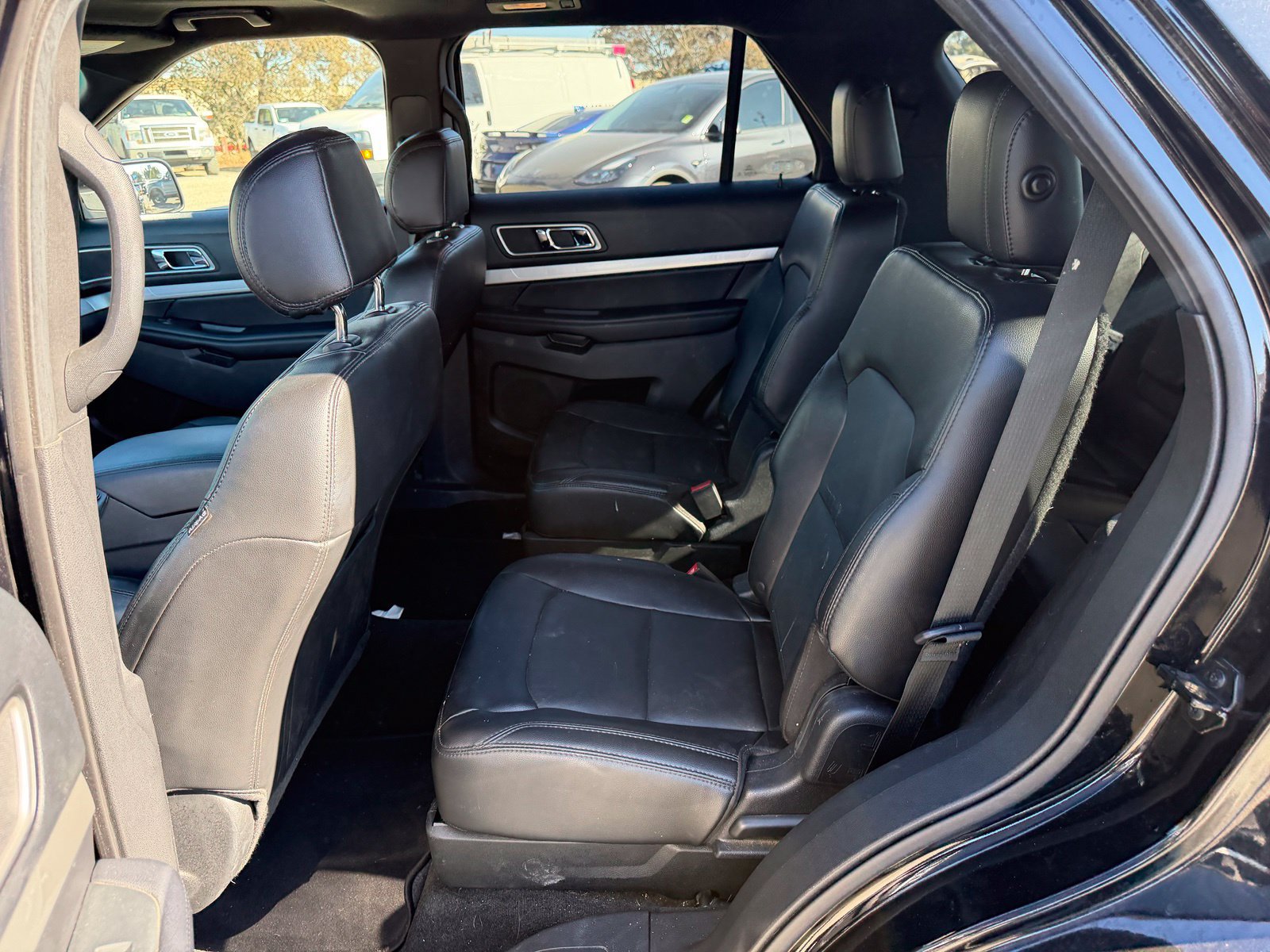 Used 2017 Ford Explorer XLT w/ Equipment Group 202A FWD image 12