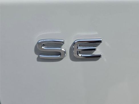 Used 2025 Volkswagen Atlas SE FWD image 6