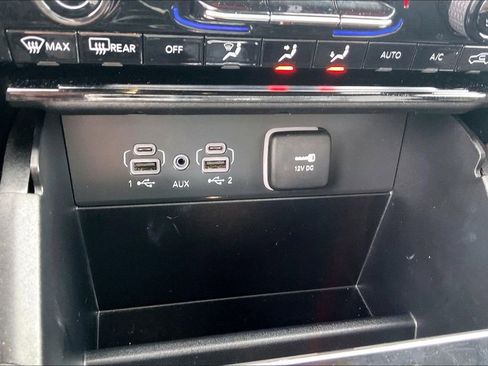 Used 2023 Jeep Grand Cherokee L Laredo image 32