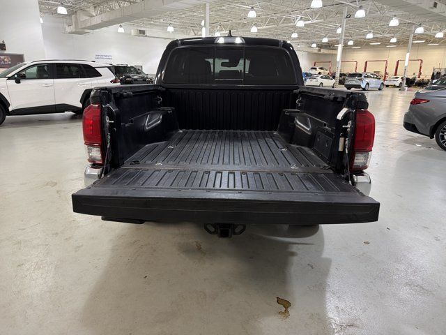 Used 2022 Toyota Tacoma SR5 AWD/4WD image 12