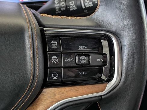 Certified 2022 Jeep Grand Wagoneer Series III w/ Rear Seat Video Group 1 AWD/4WD image 29