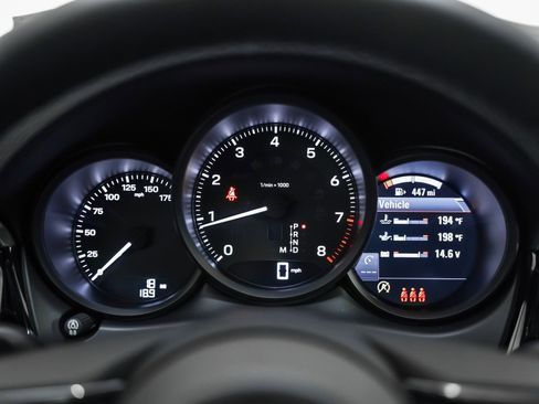 New 2026 Porsche Macan image 18