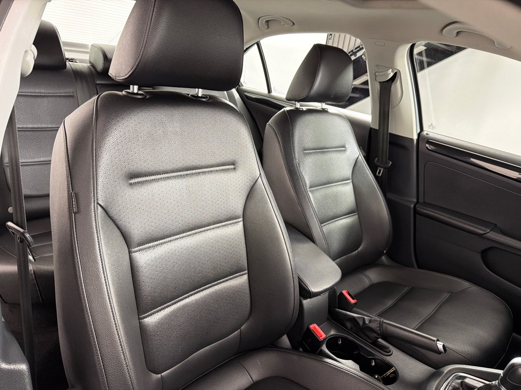 Used 2016 Volkswagen Jetta SEL w/ Lighting Package FWD image 23