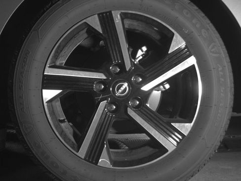 Used 2025 Nissan Sentra SV FWD image 14