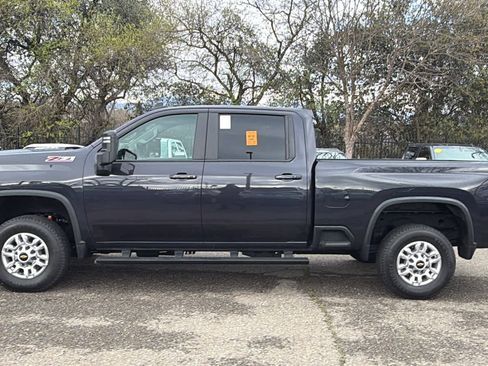 Certified 2024 Chevrolet Silverado 2500 LT w/ Convenience Package image 8