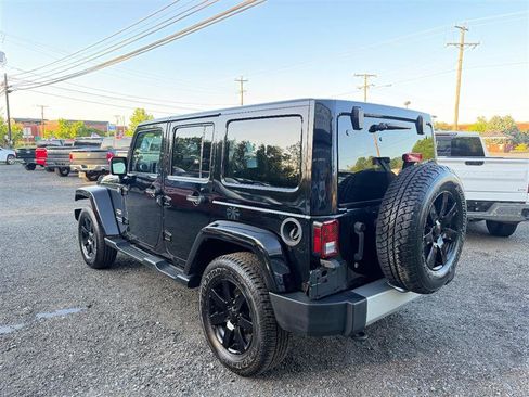 Used 2015 Jeep Wrangler Unlimited Sahara w/ Dual Top Group image 7