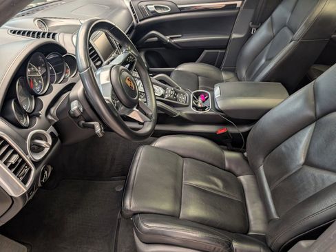 Used 2016 Porsche Cayenne GTS image 12