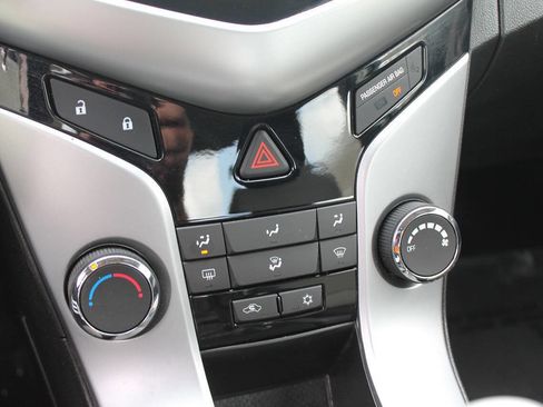 Used 2014 Chevrolet Cruze LS image 31