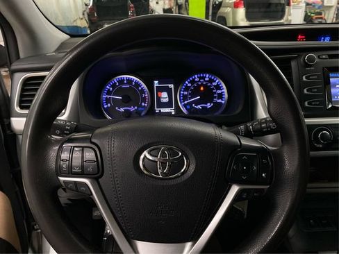Used 2019 Toyota Highlander LE AWD/4WD image 22