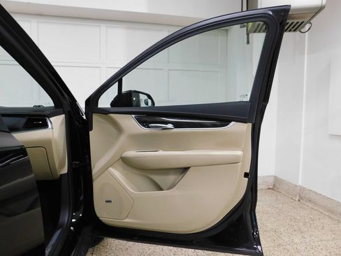 Used 2017 Cadillac XT5 FWD image 68