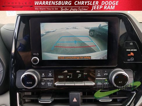 Used 2023 Toyota Highlander L image 25