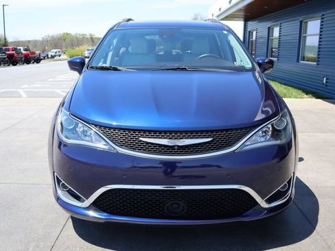 Used 2017 Chrysler Pacifica Touring-L Plus FWD image 4