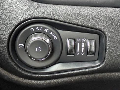Used 2023 Jeep Renegade Latitude w/ Sun/Sound Group AWD/4WD image 24