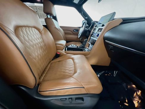 Used 2023 INFINITI QX80 Sensory w/ All-Season Package AWD/4WD image 31