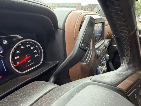 Used 2019 Chevrolet Silverado 1500 High Country w/ High Country Premium Package AWD/4WD image 12