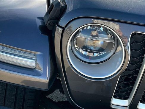 Used 2022 Jeep Wrangler Unlimited Sahara image 29