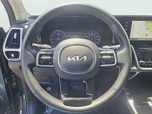 Certified 2022 Kia Sorento S w/ Panoramic Sunroof Package AWD/4WD image 29