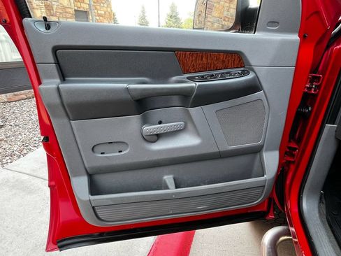 Used 2006 Dodge Ram 2500 Truck SLT w/ Light Group AWD/4WD image 10