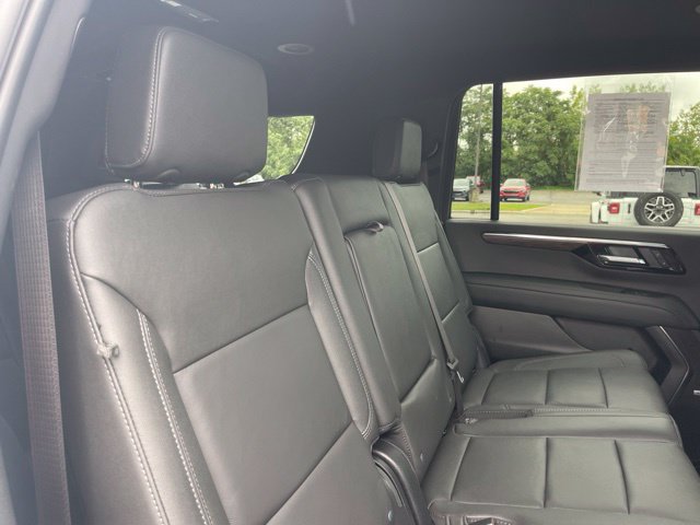 Used 2025 Chevrolet Suburban LT w/ Comfort Package AWD/4WD image 36
