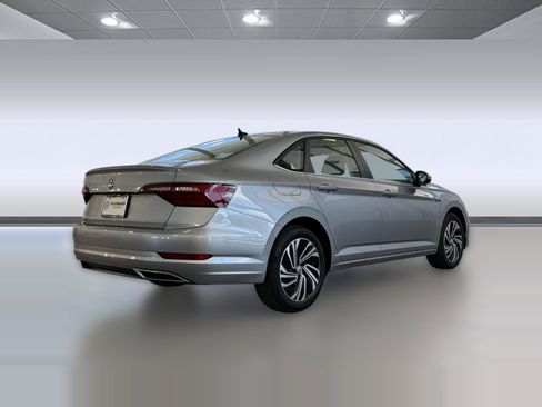 Used 2021 Volkswagen Jetta SEL Premium FWD image 9