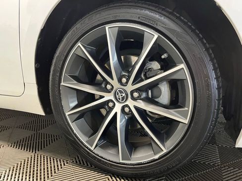 Used 2017 Toyota Camry XSE w/ Moonroof Package image 3