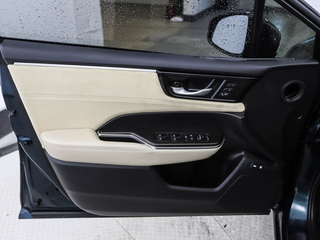 Used 2018 Honda Clarity Touring image 9
