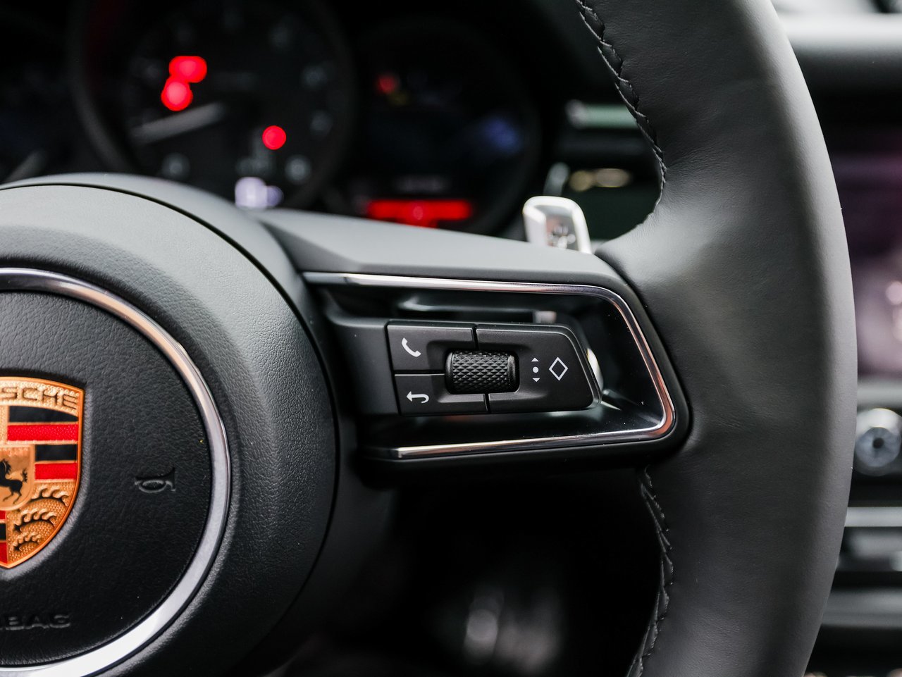 Certified 2026 Porsche Macan AWD/4WD image 16