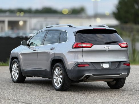 Used 2017 Jeep Cherokee Limited FWD image 10