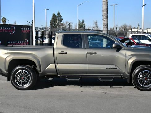 Used 2024 Toyota Tacoma TRD Sport image 9
