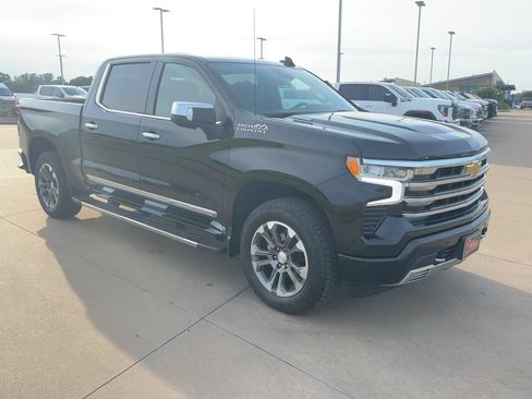 Used 2025 Chevrolet Silverado 1500 High Country AWD/4WD image 3