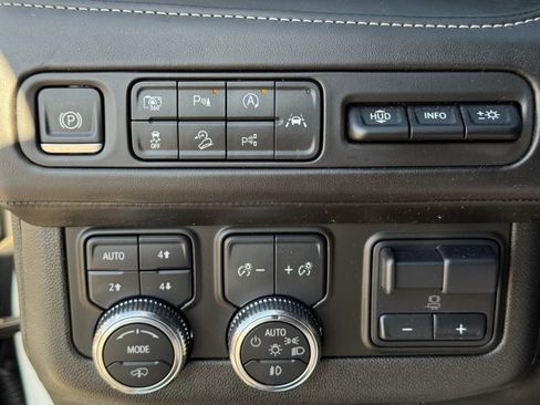 Used 2024 GMC Yukon Denali Ultimate image 24