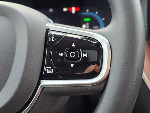 Certified 2023 Volvo XC60 T8 Ultimate w/ Climate Package image 28