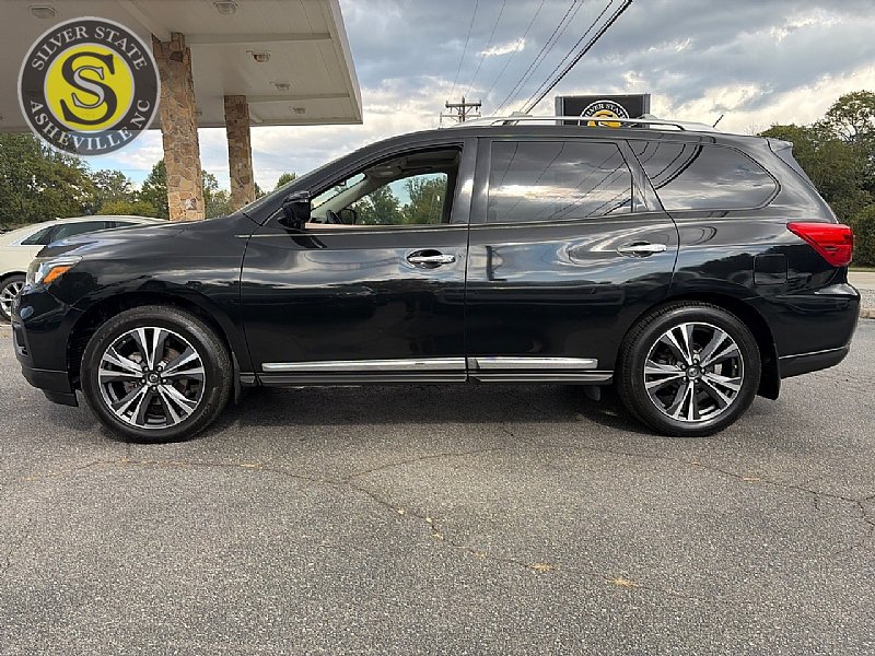 Used 2017 Nissan Pathfinder Platinum w/ Family Entertainment Package AWD/4WD image 3