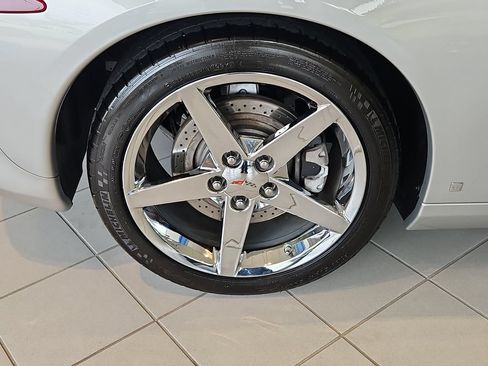 Used 2007 Chevrolet Corvette Convertible w/ Preferred Equipment Group RWD image 9