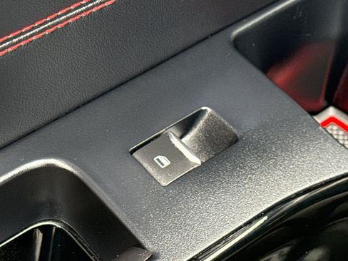 Used 2022 Ford Explorer ST-Line w/ Class IV Trailer Tow Package image 31