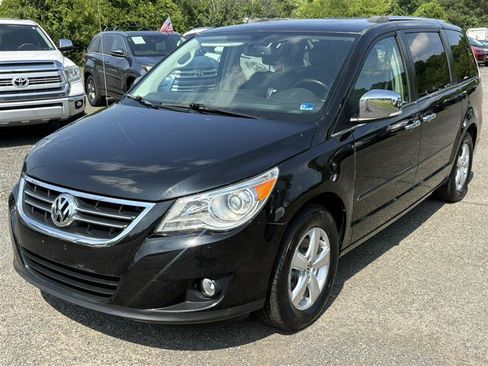 Used 2013 Volkswagen Routan SEL Premium FWD image 1