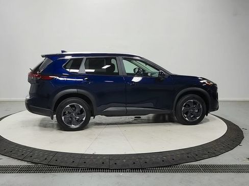 Used 2025 Nissan Rogue SV w/ SV Premium Package FWD image 9