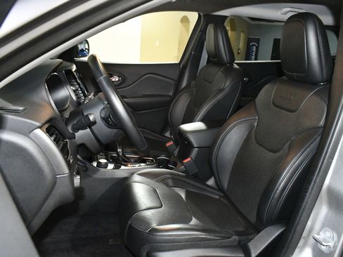 Used 2019 Jeep Cherokee Limited image 7