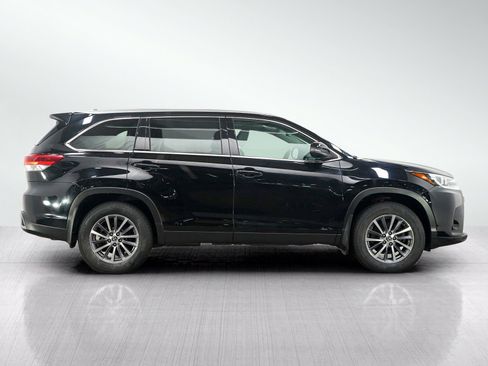 Used 2019 Toyota Highlander XLE AWD/4WD image 6